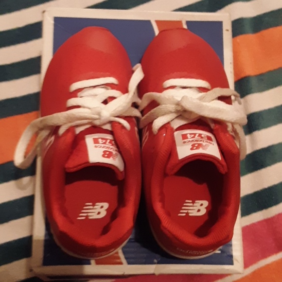 Boy toddler 6.5M rsd and white New Balance shoes - Picture 3 of 8